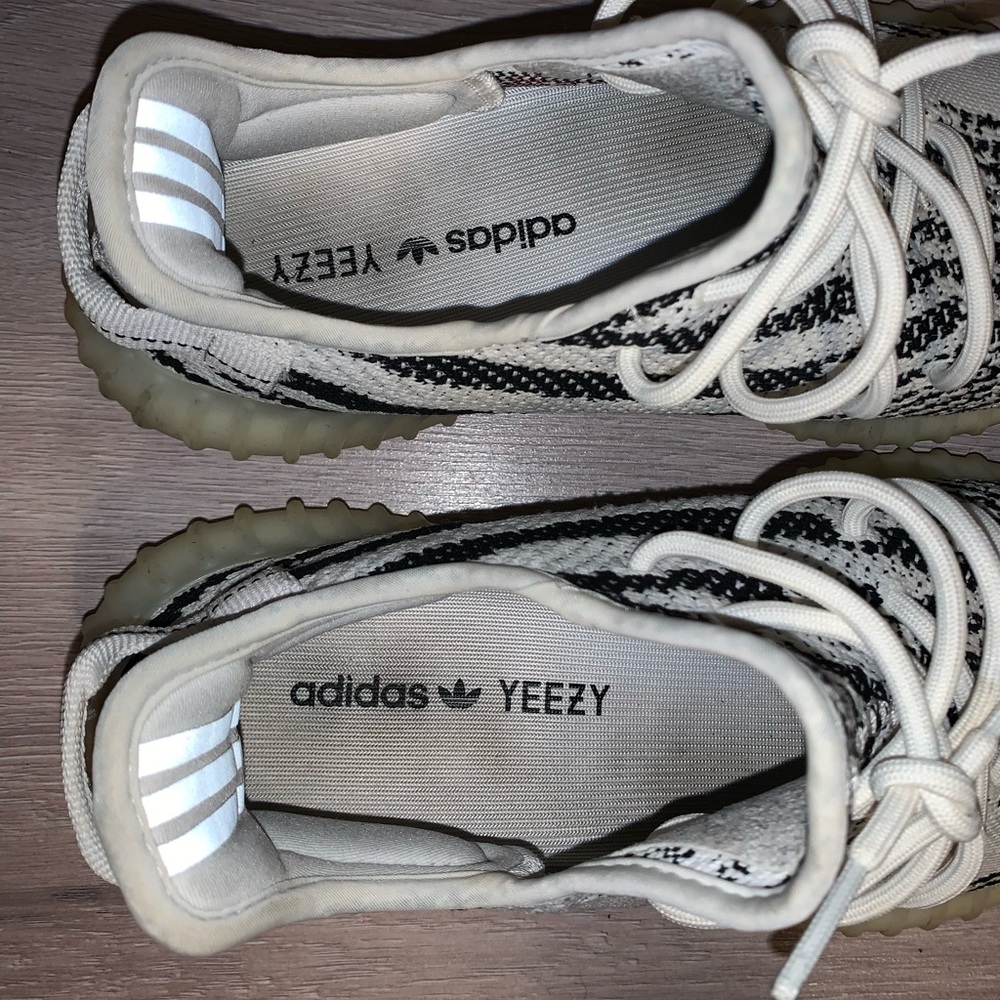 Yeezy Boost 350 V2 Zebra - Picture 3 of 6